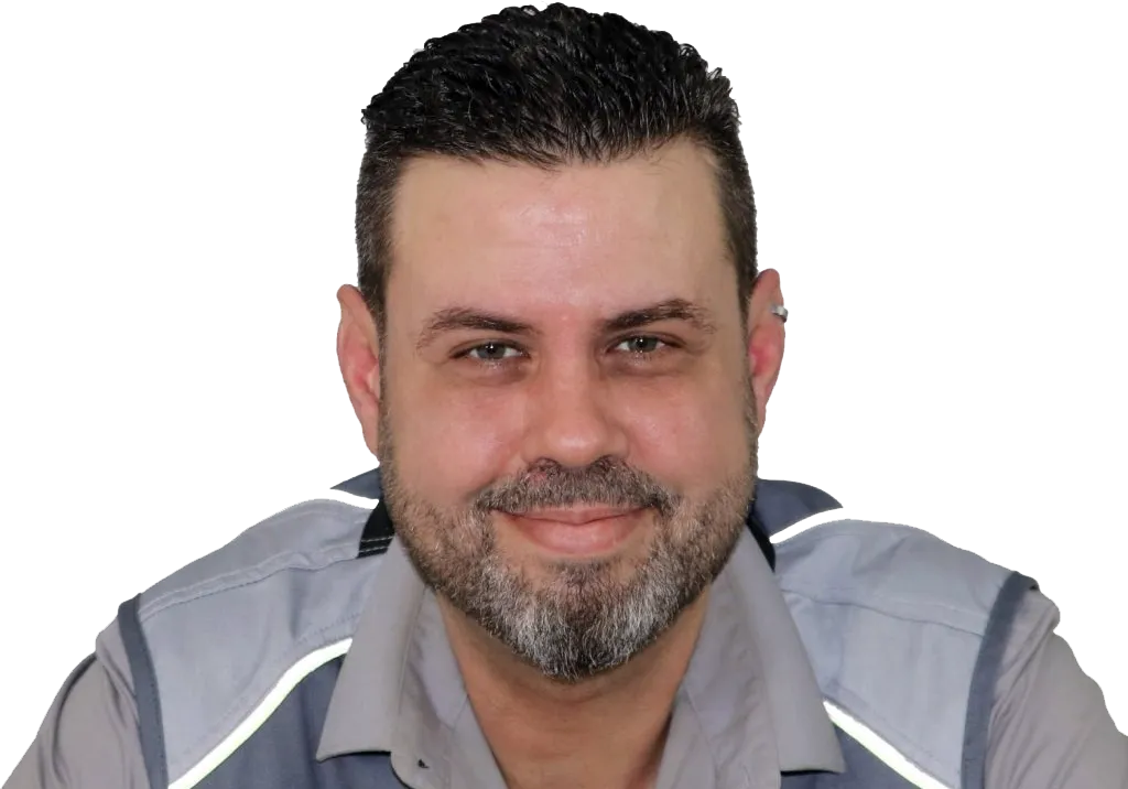 Cerrajero urgente Tarragona - Alex trabajando con herramientas profesionales